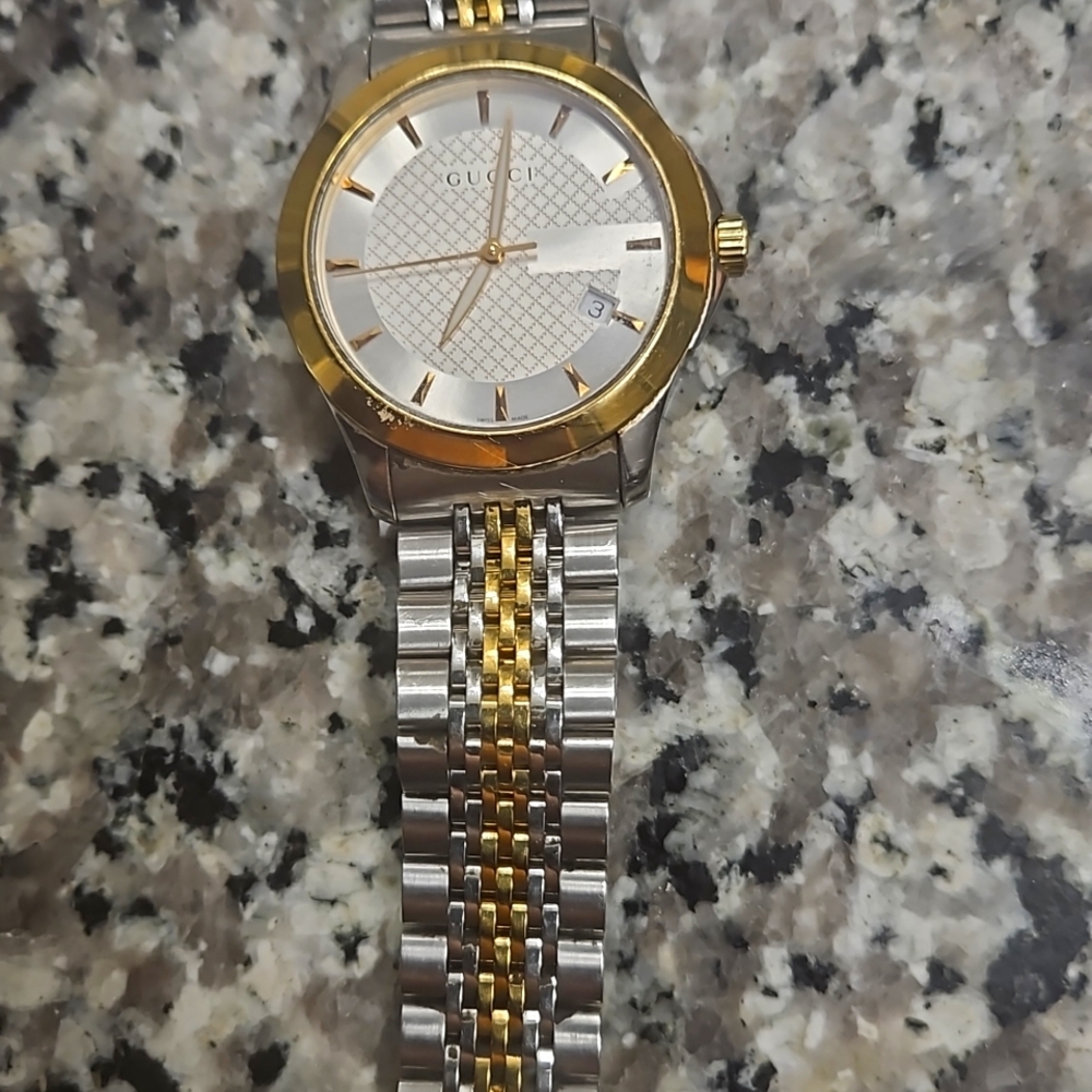 Gucci watch nice
